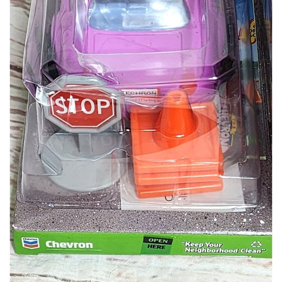 Vintage 1998 Chevron Cars Danni Driver - Toy Car with Moving Eyes & Traffic Cone - Picture 5 of 14